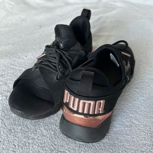 Women’s US7.5 Puma sneakers
